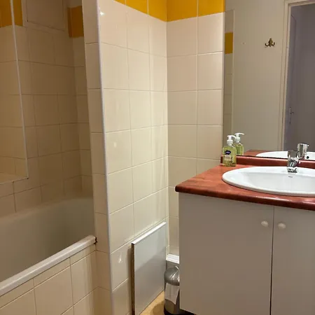 St Lary Village T2 4p Lumineux - Piscine - Balcon - Parking شقة سانت لاري سولون