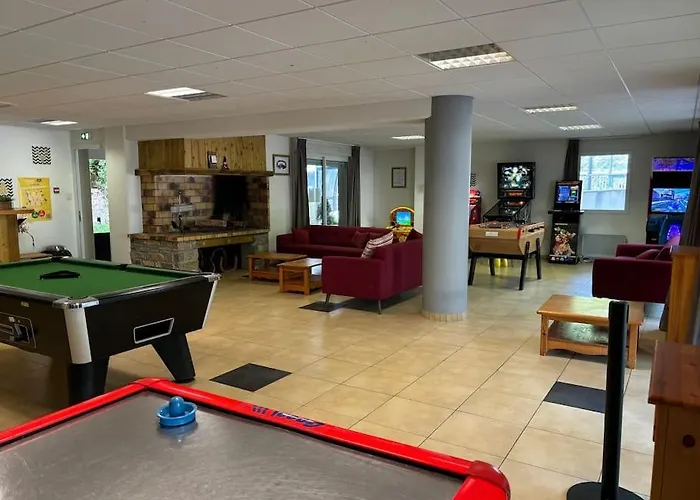 St Lary Village T2 4p Lumineux - Piscine - Balcon - Parking 公寓 *