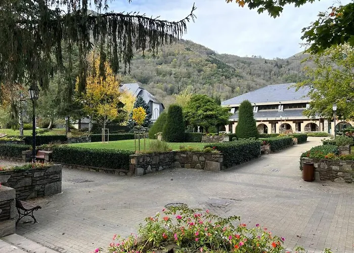 St Lary Village T2 4p Lumineux - Piscine - Balcon - Parking